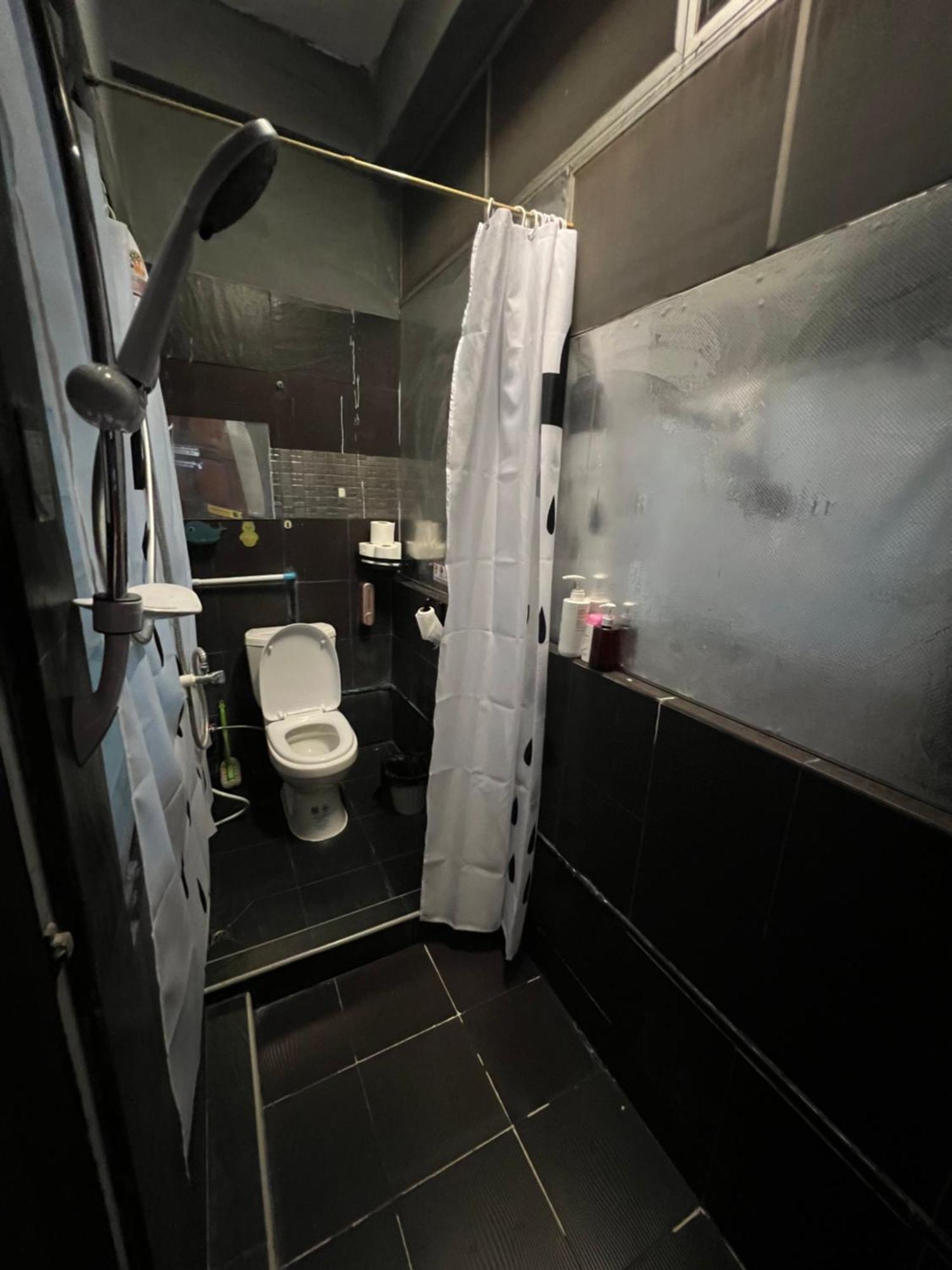 Stay Strays Hostel Bangkok Exterior photo